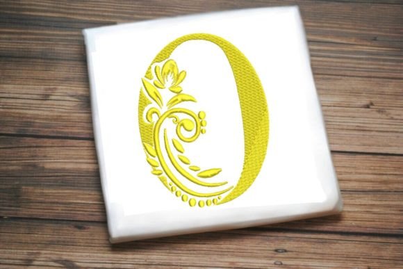 Elegant O Letter Design for Holiday Embroidery