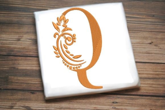 Elegant Q Letter Design for Timeless Embroidered Gifts